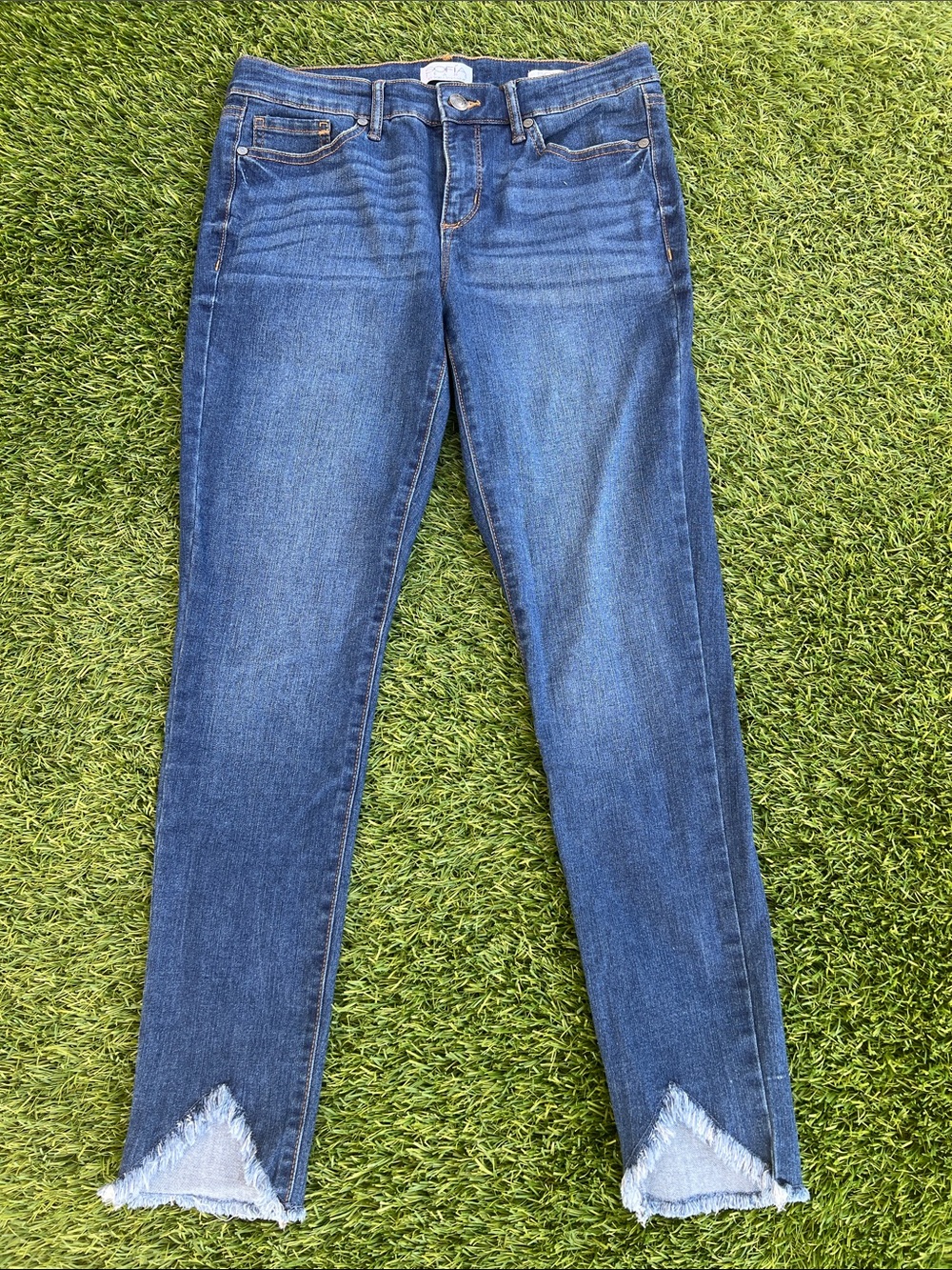 sofia by sofia vergara Dark Blue Skinny Jeans with Frayed V-Hem